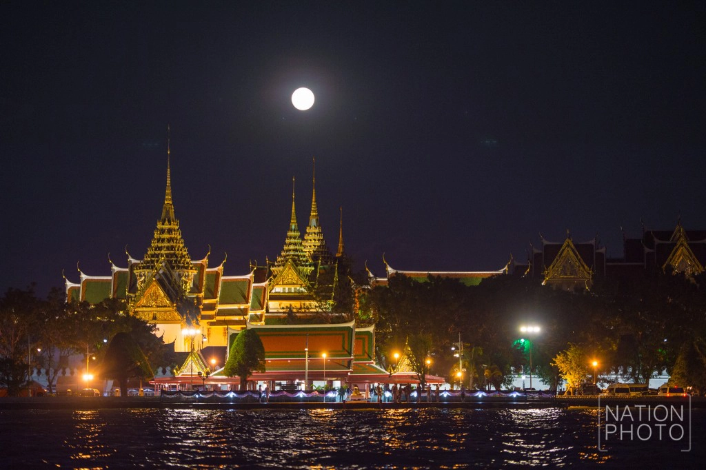 ภาพชุด "ซุปเปอร์ฟูลมูน"วันลอยกระทง เหนือพระบรมมหาราชวัง