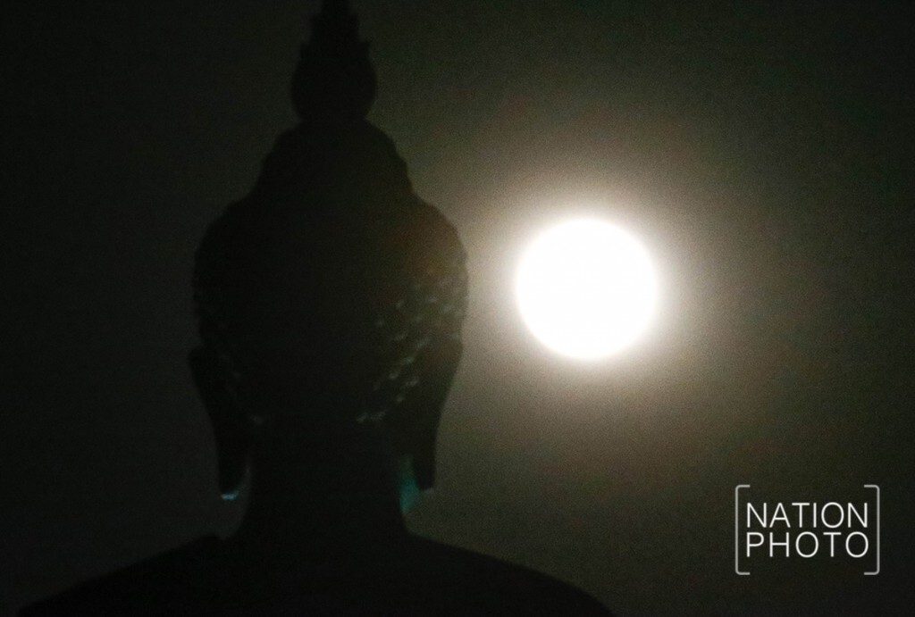 "ซุปเปอร์ฟูลมูนวันลอยกระทง" ที่พุทธมณฑล "ซุปเปอร์ฟูลมูนวันลอยกระทง" ที่พุทธมณฑล