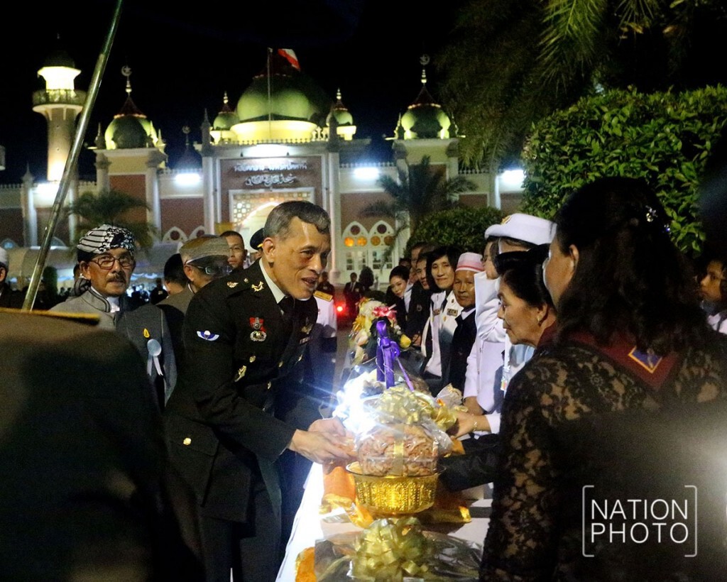 สมเด็จพระบรมฯ เสด็จฯ ปัตตานี พระราชทานรางวัล อัญเชิญ"อัลกุรอาน" สมเด็จพระบรมฯ เสด็จฯ ปัตตานี พระราชทานรางวัล อัญเชิญ"อัลกุรอาน"
