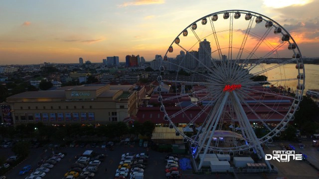 ภาพมุมสูง บรรยากาศ ลอยกระทง จาก เอเชียทีค