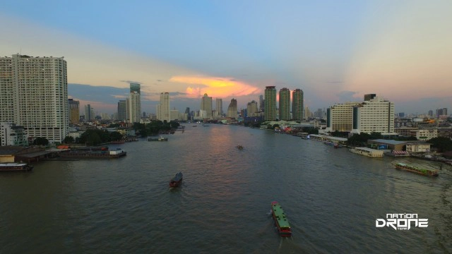 ภาพมุมสูง บรรยากาศ ลอยกระทง จาก เอเชียทีค