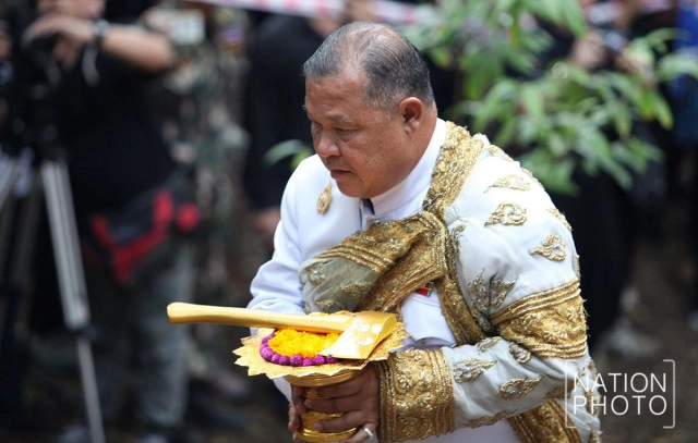 พิธีบวงสรวง ตัดไม้จันทน์หอม