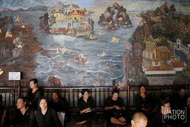 ภาพชุด1 พสกนิกร ต่อแถวรอกราบพระบรมศพเนืองแน่น