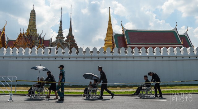 ภาพชุด3 พสกนิกร ต่อแถวรอกราบพระบรมศพเนืองแน่น