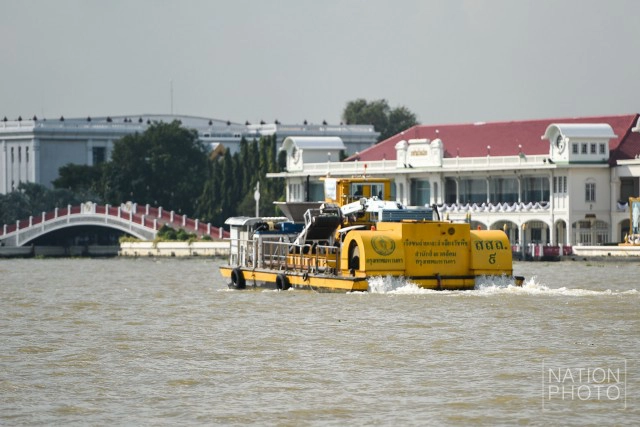 ขส.ทร.เร่งเก็บซากกระทงในแม่น้ำเจ้าพระยา