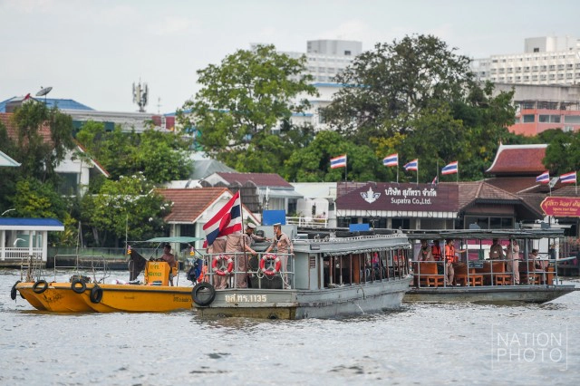 ขส.ทร.เร่งเก็บซากกระทงในแม่น้ำเจ้าพระยา