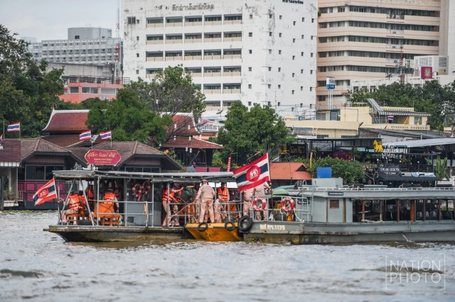 ขส.ทร.เร่งเก็บซากกระทงในแม่น้ำเจ้าพระยา