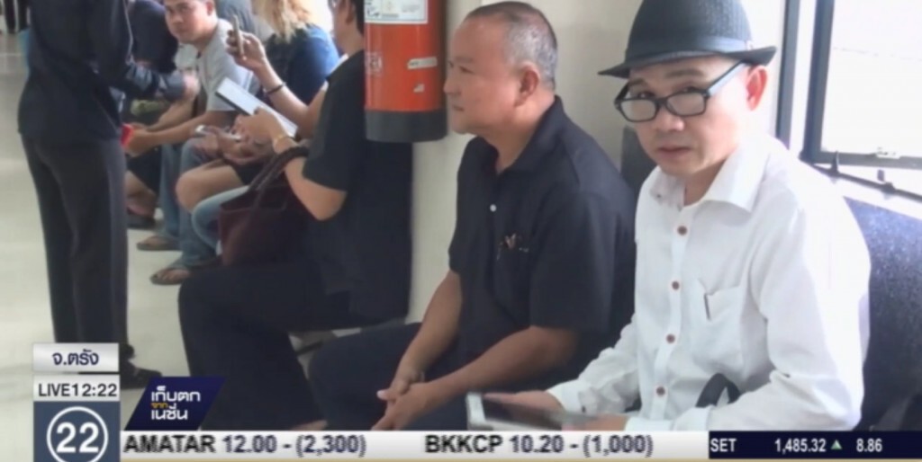 ชาวตรัง เข้าคิวแลกเหรียญที่ระลึก ชาวตรัง เข้าคิวแลกเหรียญที่ระลึก