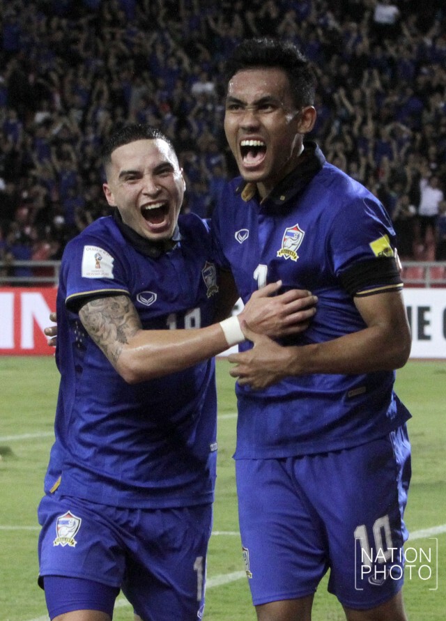 ภาพชุด : "ช้างศึก" เก็บแต้มแรกคัดบอลโลก หลังเจ๊าออสซี่ 2-2
