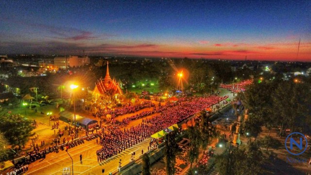 ชาวอุบลราชธานีกว่า 7 หมื่น
รำถวายท่าฟ้อนรำ แสดงความอาลัย ในหลวง ร.๙