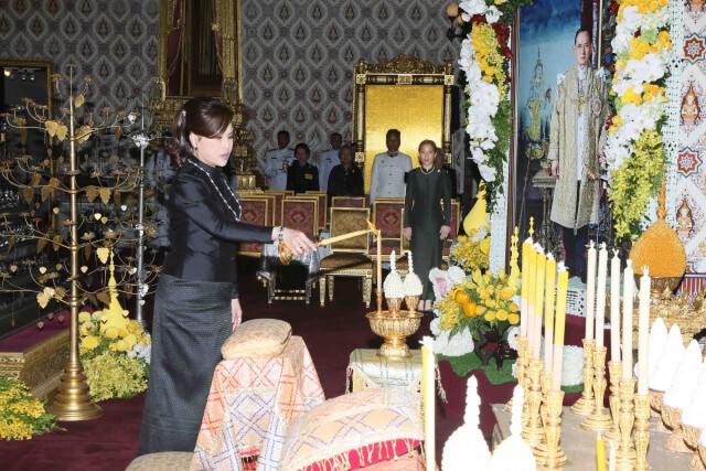 ภาพประทับใจ พระองค์ภาฯ ทรงสวมกอดทูลกระหม่อมหญิงอุบลรัตนฯ