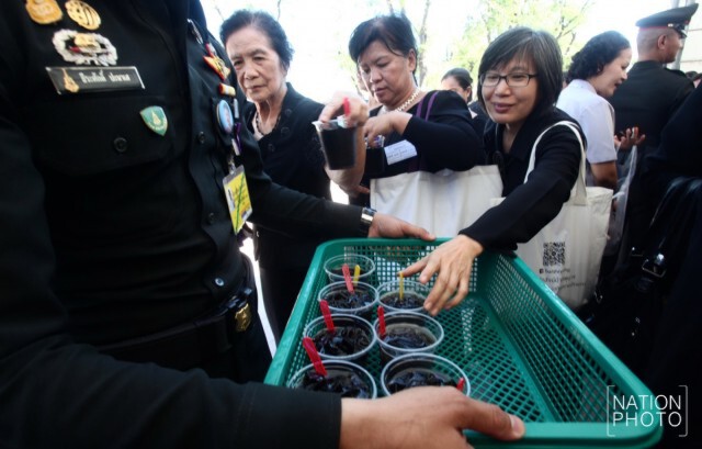 สมเด็จพระบรมฯ โปรดเกล้าฯ นำ"เฉาก๊วยชากังราว" แจก ปชช.ที่ท้องสนามหลวง