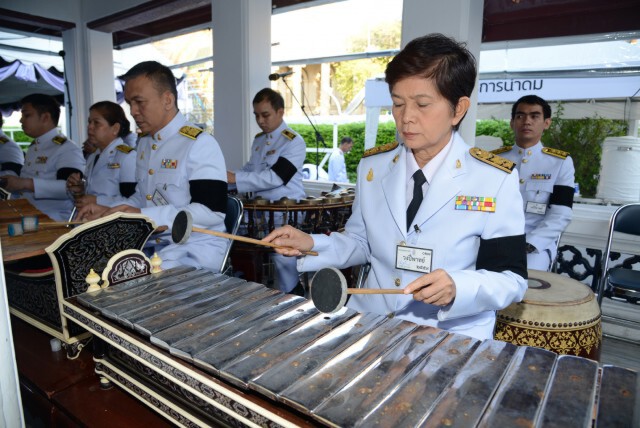 สมเด็จพระเทพฯ เสด็จฯ ถวายภัตตาหารเช้าแด่พระภิกษุสงฆ์