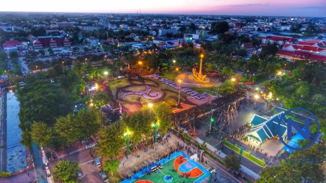 ชาวอุบลราชธานีกว่า 7 หมื่น
รำถวายท่าฟ้อนรำ แสดงความอาลัย ในหลวง ร.๙