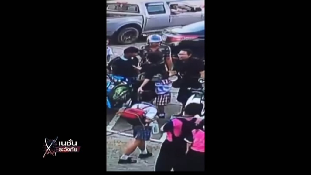ระวังภัย - คลิปสะเทือนใจ พ่อเลี้ยงโหดกระทืบลูก ระวังภัย - คลิปสะเทือนใจ พ่อเลี้ยงโหดกระทืบลูก