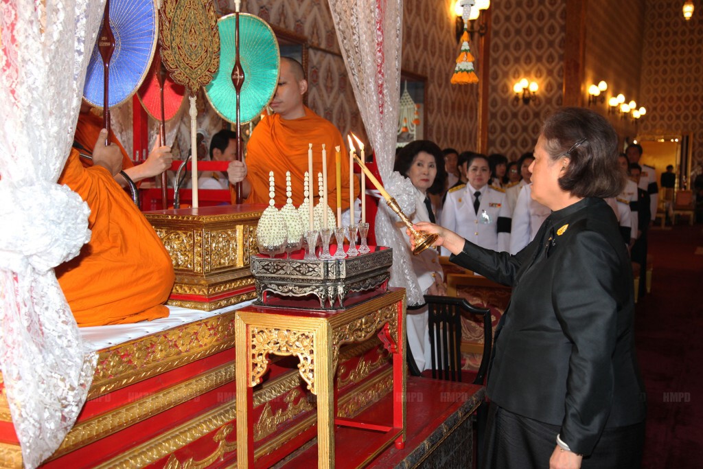 สมเด็จพระเทพฯ เสด็จฯพระพิธีธรรมสวดพระอภิธรรมพระบรมศพ สมเด็จพระเทพฯ เสด็จฯพระพิธีธรรมสวดพระอภิธรรมพระบรมศพ