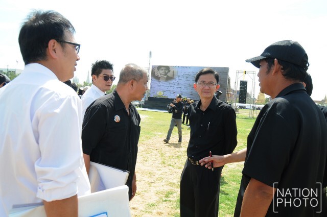 "กรมศิลป์" ตรวจพื้นที่สนามหลวง เตรียมสร้าง "พระเมรุมาศ"