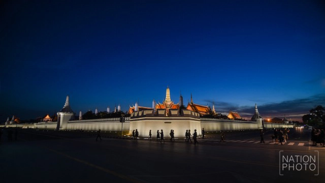 เมื่ออาทิตย์อัสดง ณ พระบรมมหาราชวัง