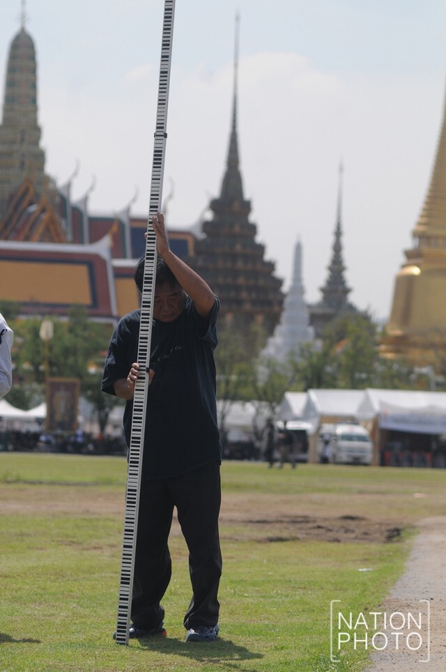 "กรมศิลป์" ตรวจพื้นที่สนามหลวง เตรียมสร้าง "พระเมรุมาศ"