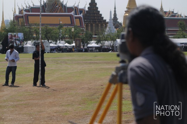 "กรมศิลป์" ตรวจพื้นที่สนามหลวง เตรียมสร้าง "พระเมรุมาศ"