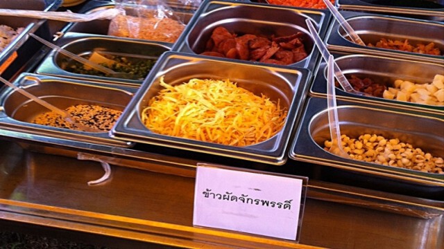 "ยิ่งลักษณ์"ควงแกนนำพรรคเพื่อไทย
จัดอีเว้นท์ปรุงอาหารแปรรูปจากข้าว
หวังดันราคาข้าวสูงขึ้น