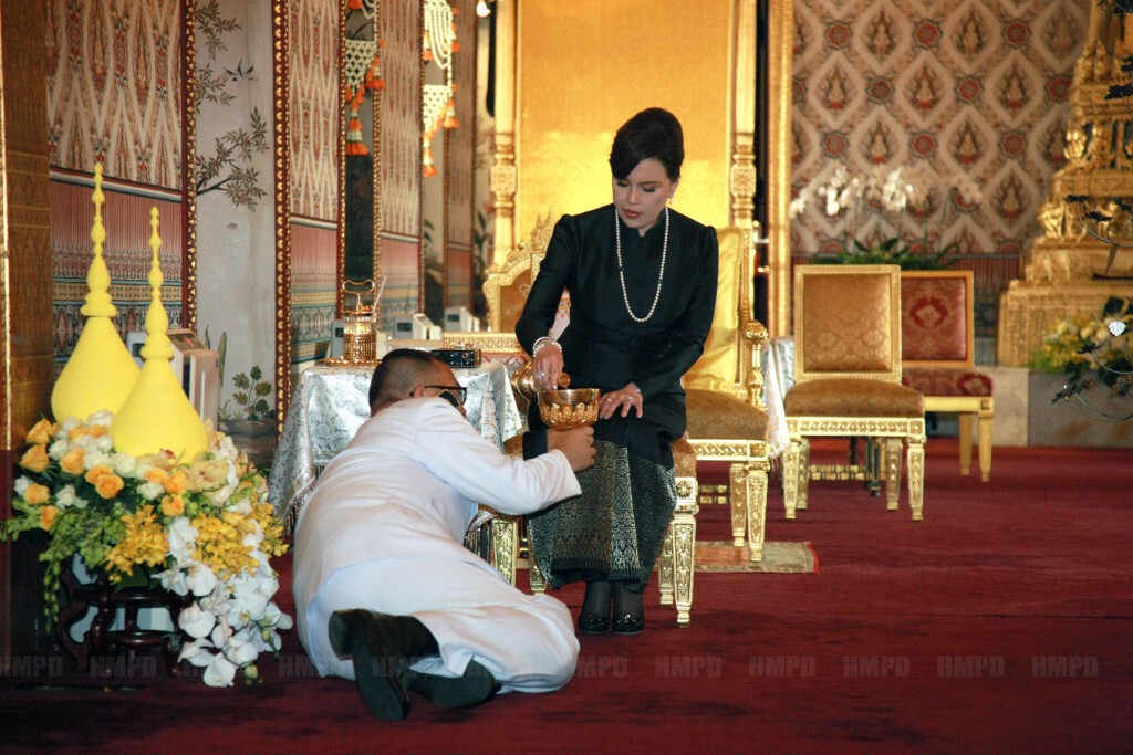 ทูลกระหม่อมหญิงอุบลรัตนฯ เสด็จพระพิธีธรรมสวดพระอภิธรรมพระบรมศพ ทูลกระหม่อมหญิงอุบลรัตนฯ เสด็จพระพิธีธรรมสวดพระอภิธรรมพระบรมศพ