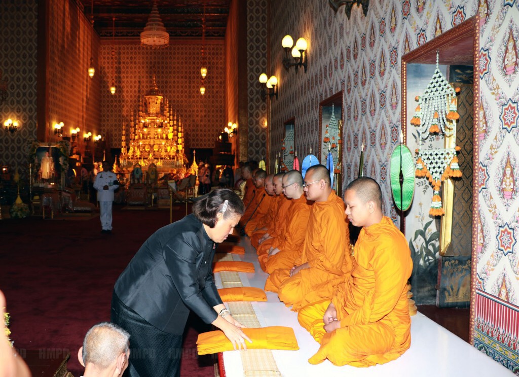 สมเด็จพระเทพฯ เสด็จฯพระพิธีธรรมสวดพระอภิธรรมพระบรมศพ สมเด็จพระเทพฯ เสด็จฯพระพิธีธรรมสวดพระอภิธรรมพระบรมศพ