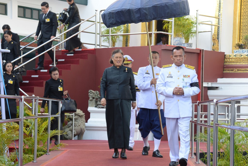 สมเด็จพระเทพฯ เสด็จฯ ถวายภัตตาหารเช้าแด่พระภิกษุสงฆ์ สมเด็จพระเทพฯ เสด็จฯ ถวายภัตตาหารเช้าแด่พระภิกษุสงฆ์
