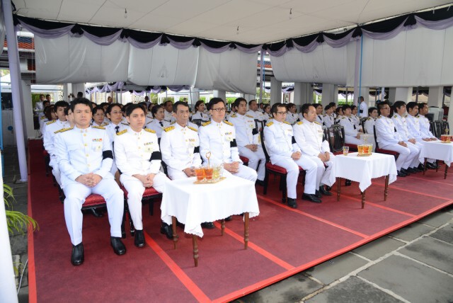 สมเด็จพระเทพฯ เสด็จฯ ถวายภัตตาหารเช้าแด่พระภิกษุสงฆ์