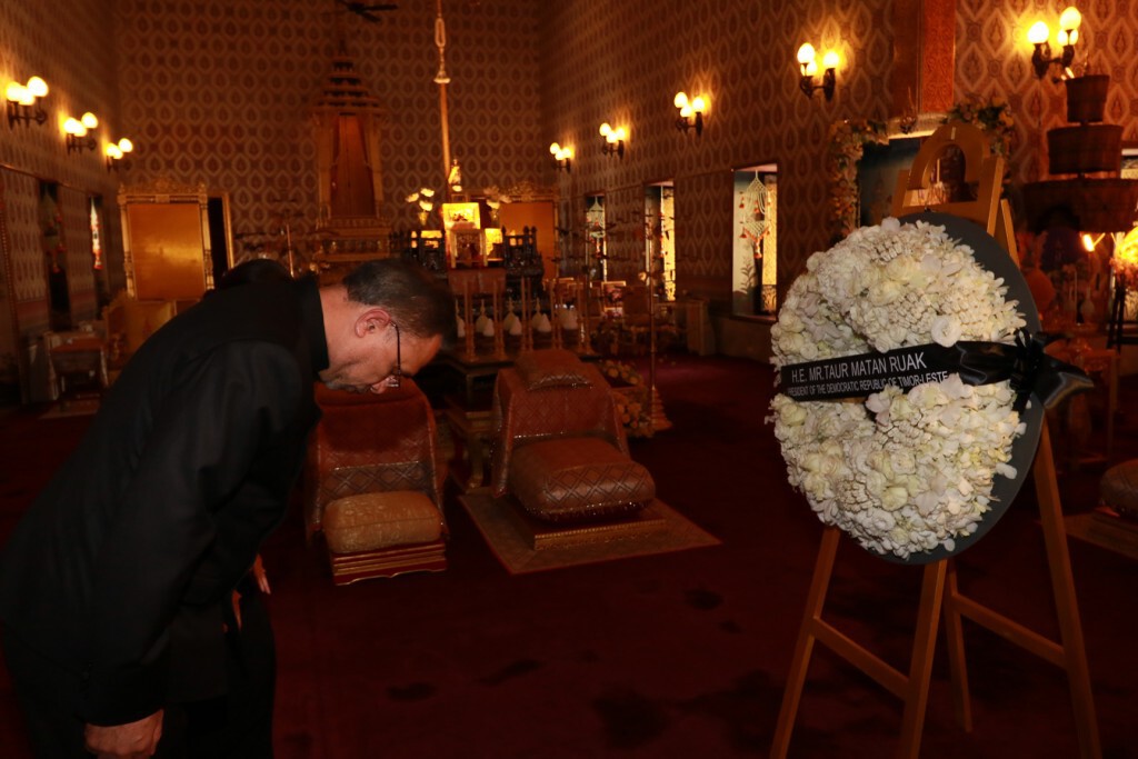 ผู้แทนติมอร์-เลสเตวางพวงมาลาถวายสักการะพระบรมศพ ผู้แทนติมอร์-เลสเตวางพวงมาลาถวายสักการะพระบรมศพ