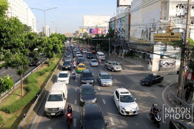 บรรยากาศช่วงเช้า ก่อนปิดสะพานข้ามแยกรัชโยธิน