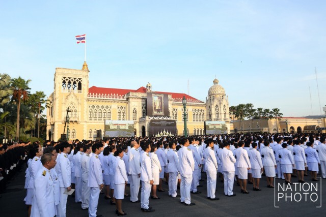 นายกฯ นำกล่าวคำปฏิญาณ-ร้องเพลงสรรเสริญพระบารมี