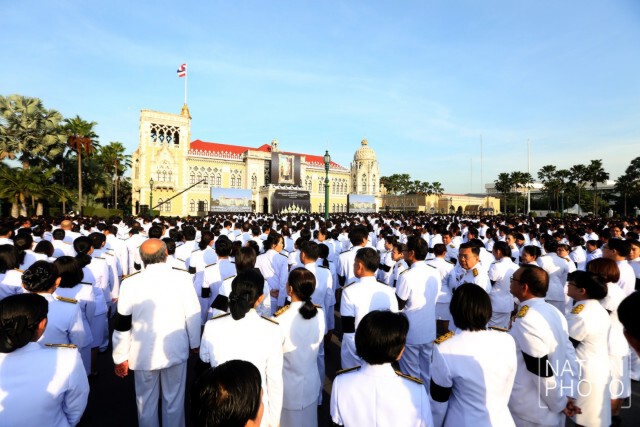 นายกฯ นำกล่าวคำปฏิญาณ-ร้องเพลงสรรเสริญพระบารมี