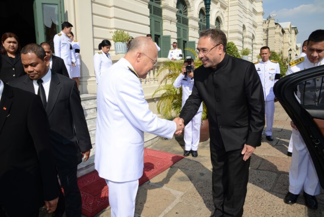 ผู้แทนติมอร์-เลสเตวางพวงมาลาถวายสักการะพระบรมศพ
