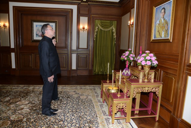 ผู้แทนติมอร์-เลสเตวางพวงมาลาถวายสักการะพระบรมศพ