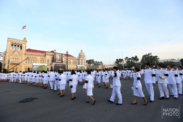 นายกฯ นำกล่าวคำปฏิญาณ-ร้องเพลงสรรเสริญพระบารมี
