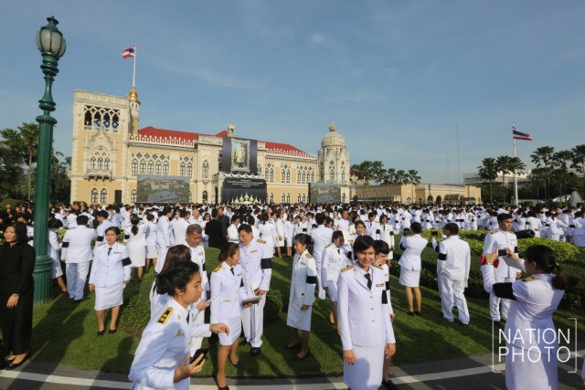 นายกฯ นำกล่าวคำปฏิญาณ-ร้องเพลงสรรเสริญพระบารมี