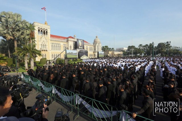 นายกฯ นำกล่าวคำปฏิญาณ-ร้องเพลงสรรเสริญพระบารมี