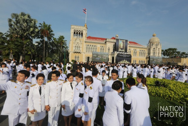 นายกฯ นำกล่าวคำปฏิญาณ-ร้องเพลงสรรเสริญพระบารมี