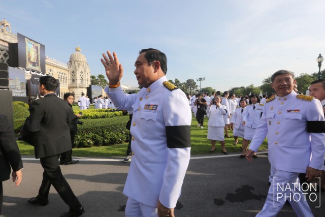 นายกฯ นำกล่าวคำปฏิญาณ-ร้องเพลงสรรเสริญพระบารมี