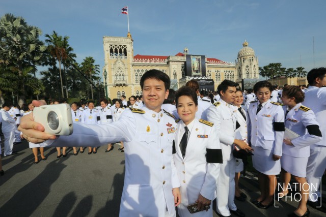 นายกฯ นำกล่าวคำปฏิญาณ-ร้องเพลงสรรเสริญพระบารมี