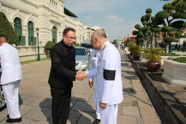 ผู้แทนติมอร์-เลสเตวางพวงมาลาถวายสักการะพระบรมศพ