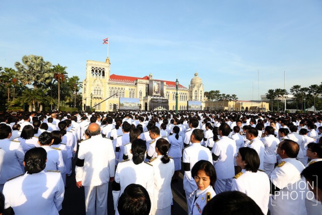นายกฯ นำกล่าวคำปฏิญาณ-ร้องเพลงสรรเสริญพระบารมี
