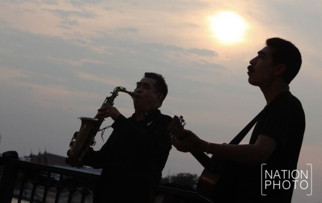 แฮมเมอร์-อ.ธนิสร์ ถ่ายทำ MV เพลง "เรารักพระเจ้าอยู่หัว"
