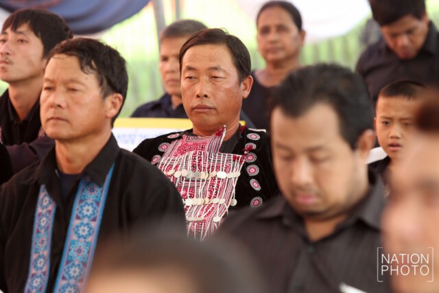 ชาวเขาเผ่าม้ง จ.กาญจนบุรี เดินทางมาสักการะพระบรมศพ