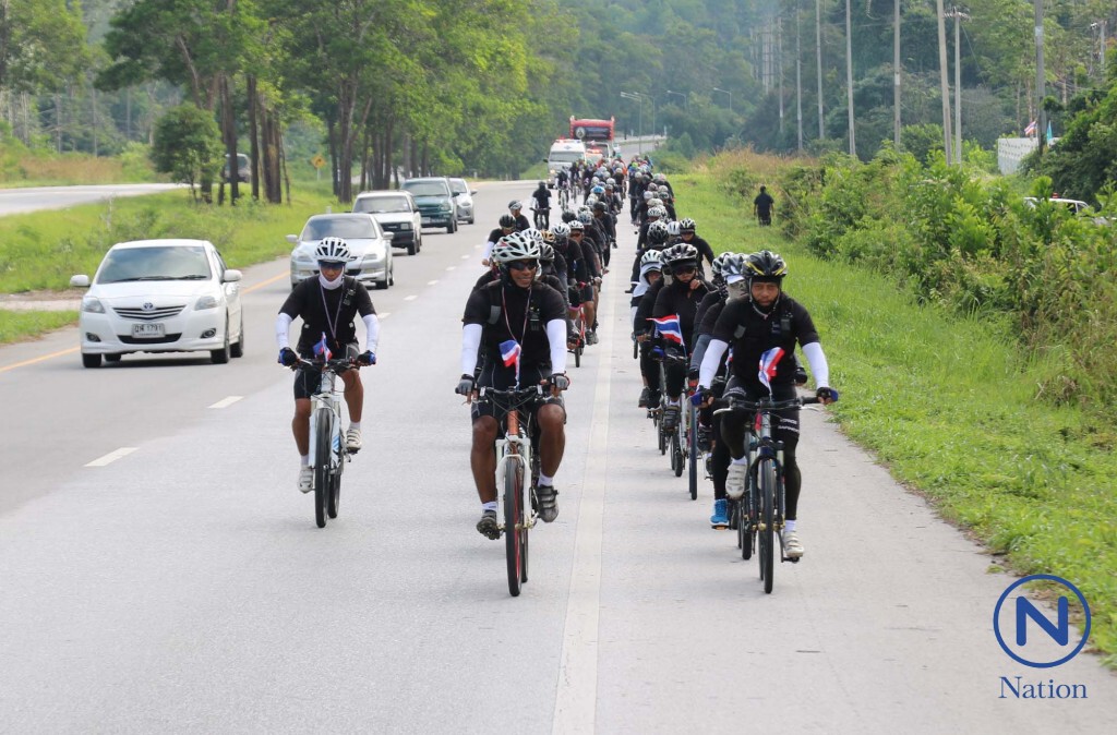 พสกนิกร ชาว อ.นาทวี
ร่วมปั่นจักรยาน 89 คันไปสนามหลวง ถวายสักการะพระบรมศพ