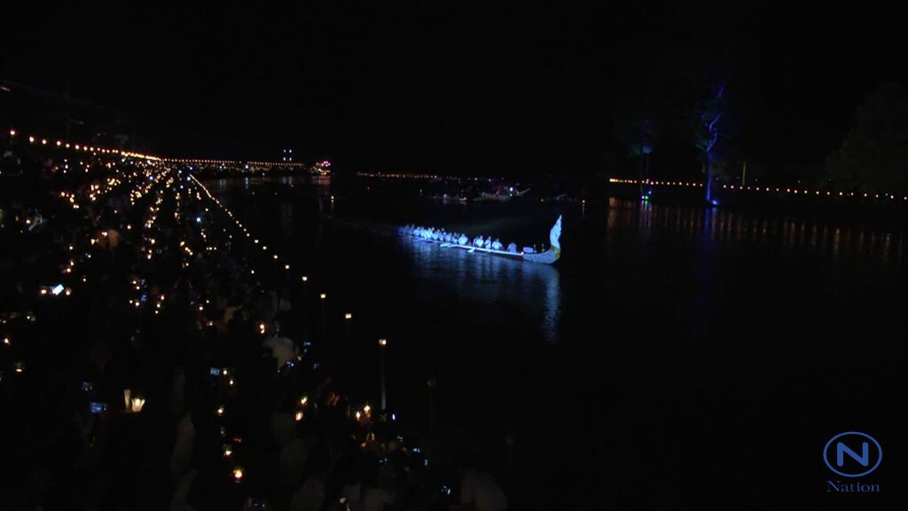 เรือท้องถิ่น 300 ลำ ช้าง 40 เชือก ปชช.นับหมื่น
ร่วมพิธีเห่เรือครั้งประวัติศาสตร์ถวายอาลัยในหลวง