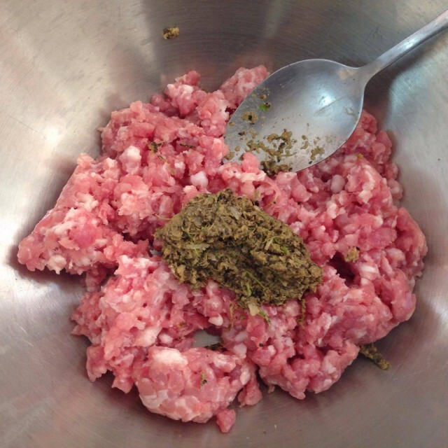 ครัวน้าคม : หมูก้อนทรงเครื่องทอด เมนูอาหารง่ายๆ เด็กผู้ใหญ่ทานได้หมด
