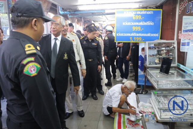 กทม.จัดระเบียบหาบเร่-แผงลอยริมฟุตบาท หน้า ม.ราม