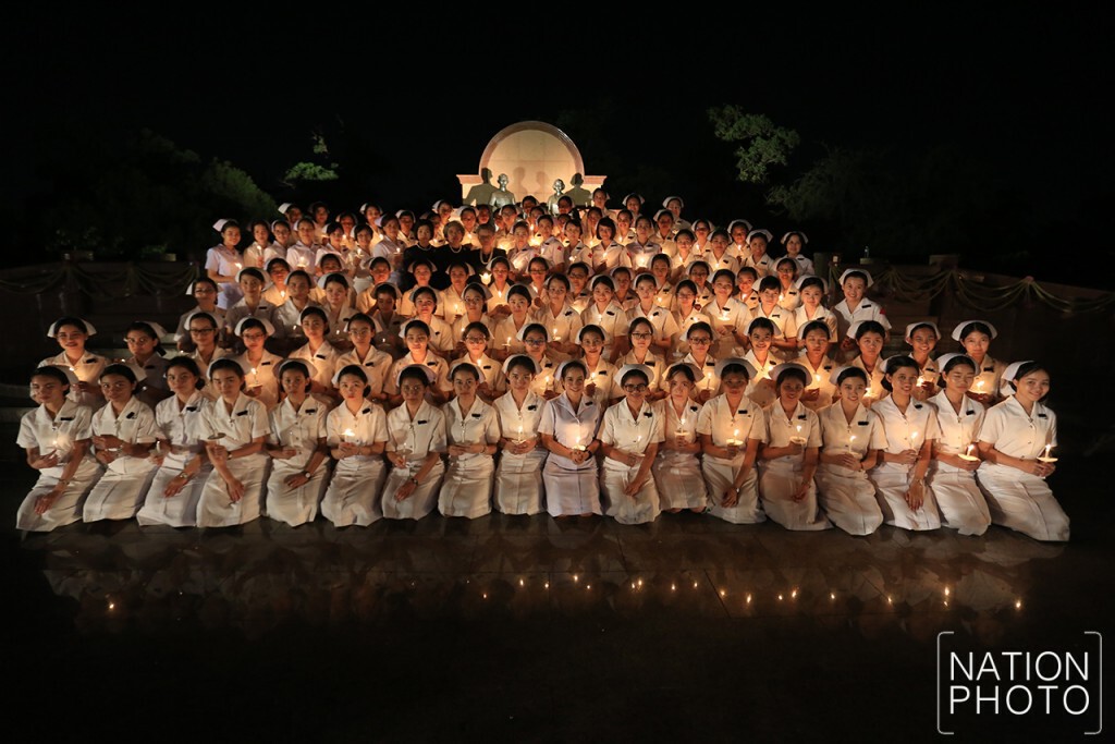"พยาบาลของพระราชา"
พยาบาลจากทั่วประเทศ ร่วมแปรอักษรเป็นเลข ๙ รำลึกในพระมหากรุณาธิคุณ "พยาบาลของพระราชา"
พยาบาลจากทั่วประเทศ ร่วมแปรอักษรเป็นเลข ๙ รำลึกในพระมหากรุณาธิคุณ